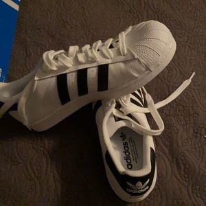 Adidas superstar Women's shoes NEW